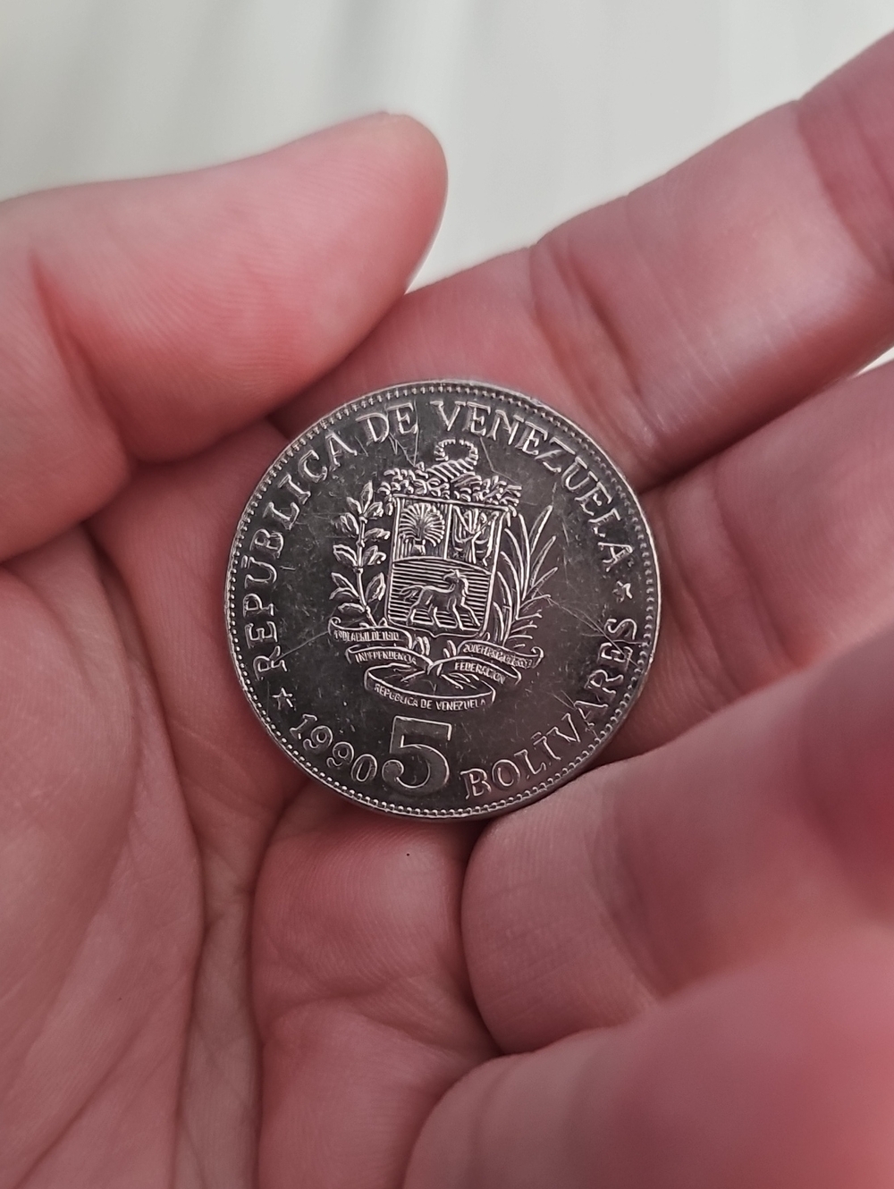 1990 Venezuelan 5 Bolivares Silver Tone Coin